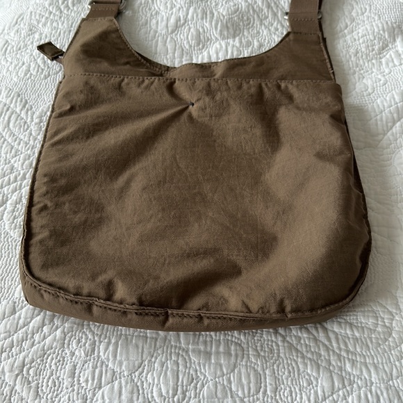 Baggalini crossbody bag. Brown/khaki ~10.5x9” bag GUC - Picture 3 of 8